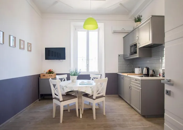 Raffaela's & Vatican 4* Rome